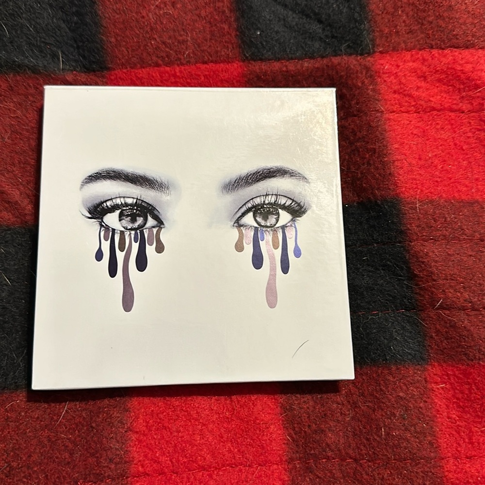 Kylie Cosmetics purple eyeshadow palette